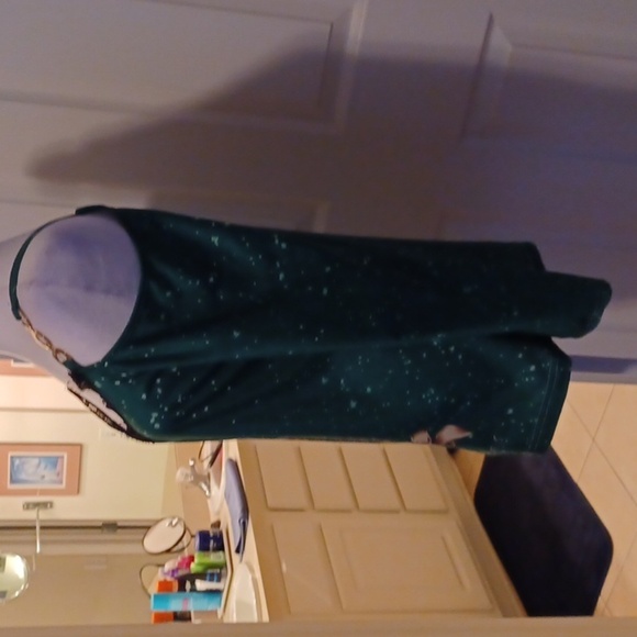 💙🏍Green Christmas Tree Women's Top With Pickaboo Sleeves - Picture 7 of 13